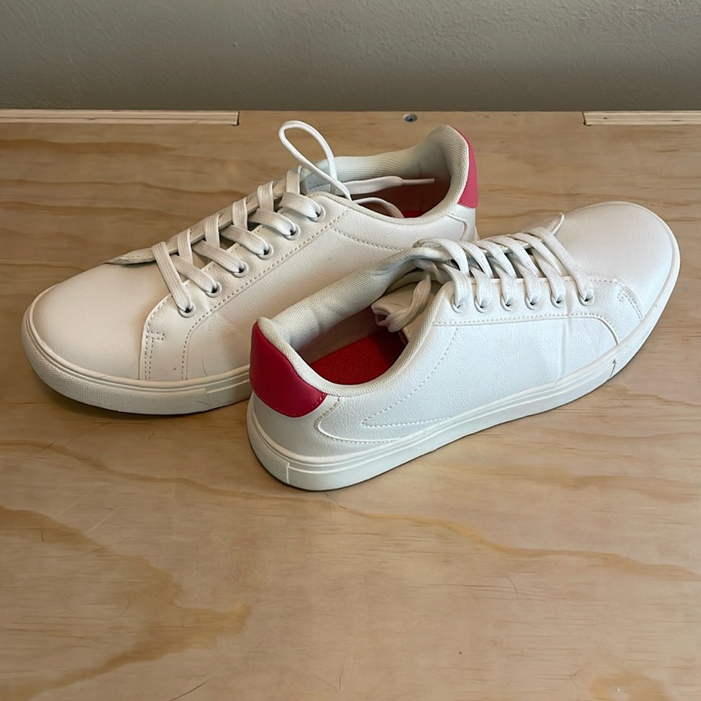 Like new - Pink back sneakers